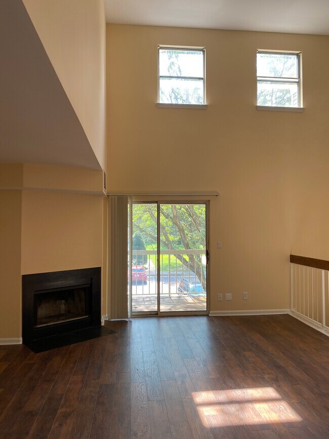 High-Ceiling Spacious Living Room with Balcony & Fireplace - 13636 Orchard Dr