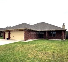 Building Photo - 8020 Kaden Rd