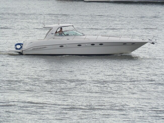 Large boat - 4897 Bridgepointe Dr