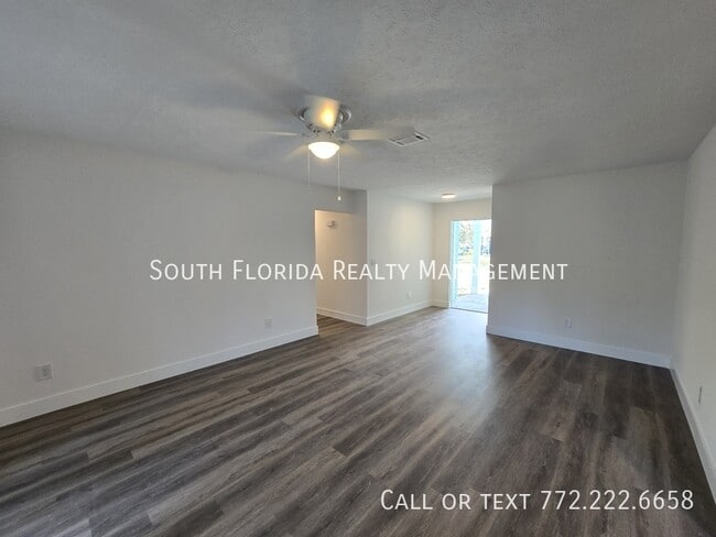 Building Photo - 541 SE Penn Ave