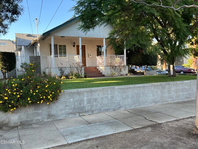 Foto del edificio - 121 E Pine St