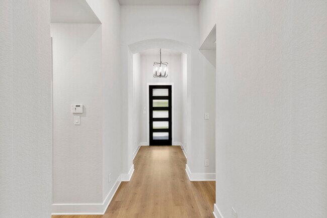 Building Photo - 415 N Hillary Step Pl