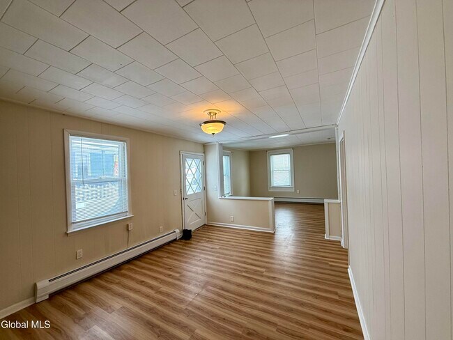 Foto del edificio - 13 School St