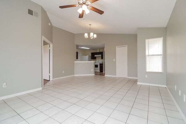 Foto del edificio - Cute 3BR 2BA Home in Cedar Village