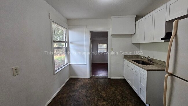 Building Photo - 9103 10th Ave