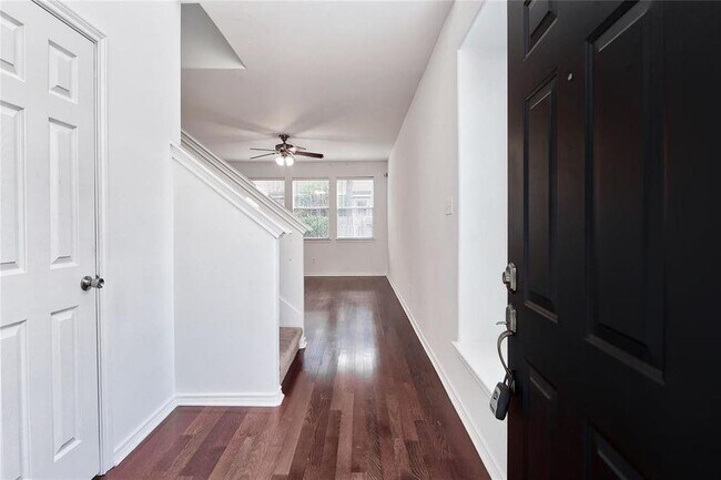 Foto del edificio - 74 Blue Creek Ct