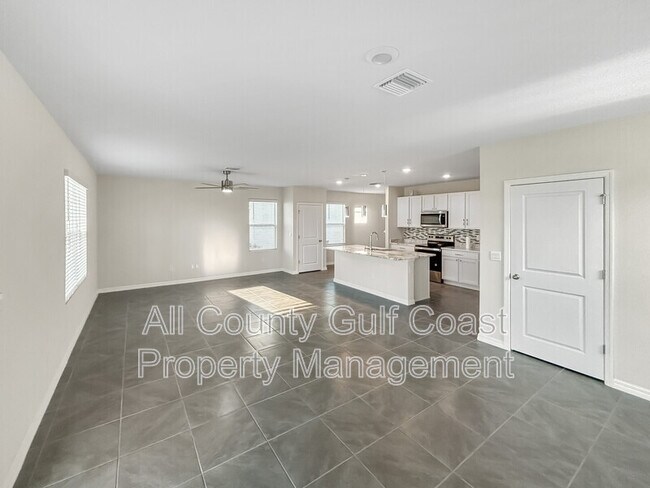 Foto del edificio - 3379 Hilltop Cir