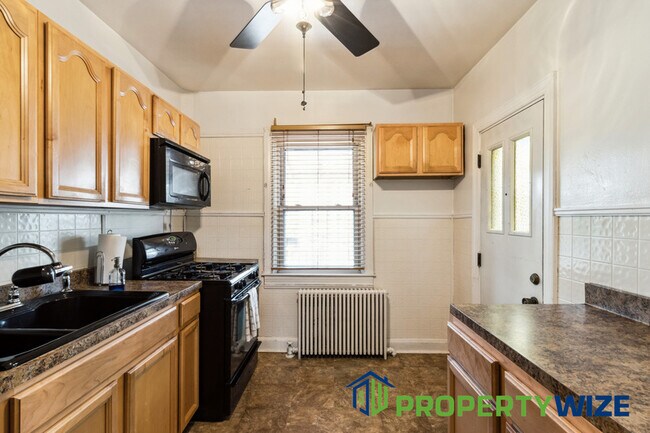 Foto del edificio - 3319 Elbert St