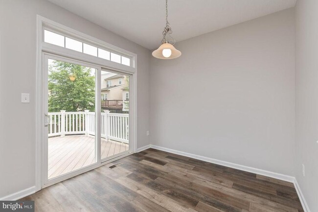 Building Photo - 7229 Mockingbird Cir