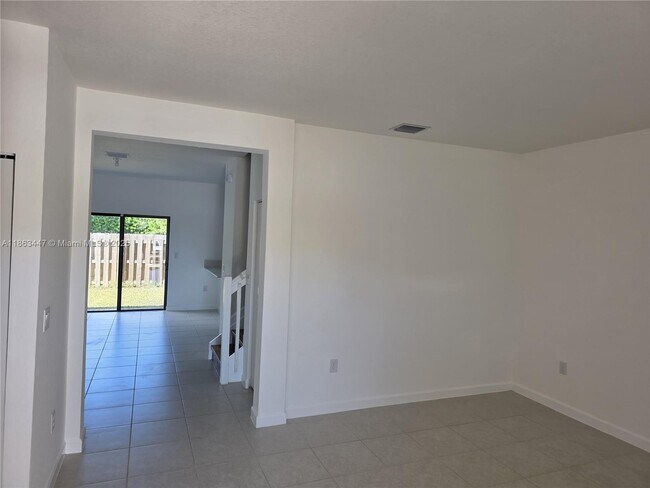 Building Photo - 527 NE 208th Terrace