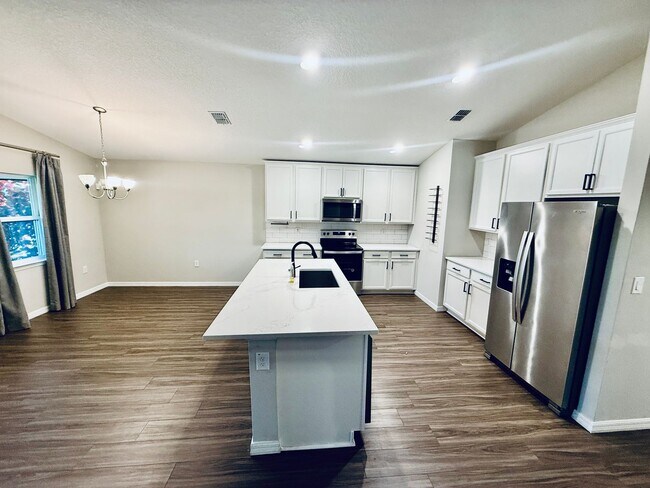 Building Photo - 1026 Dania Cir