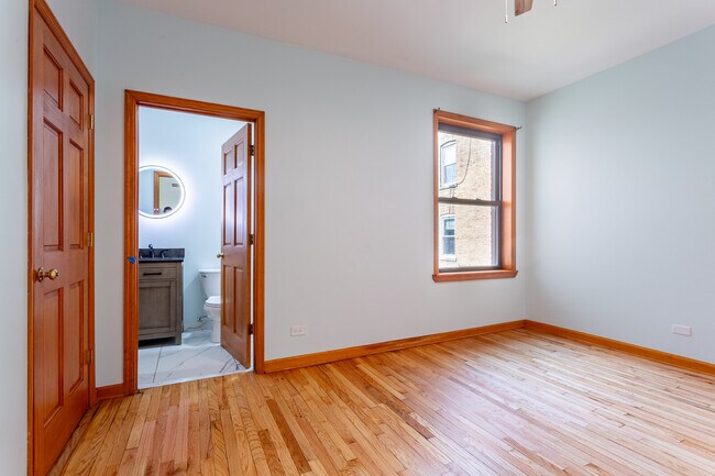 Foto del edificio - 2716 N Sawyer Ave