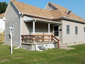 Building Photo - 313 E 8th St