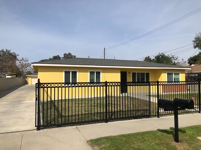 Building Photo - 229 Santa Mariana Ave