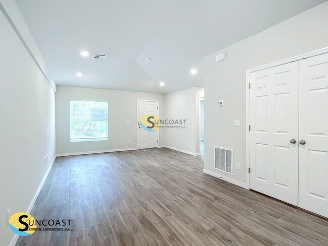 Building Photo - 10388 Pendleton Ave