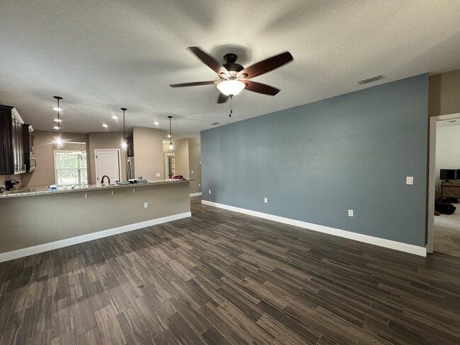 Building Photo - 1377 N Beal Ext