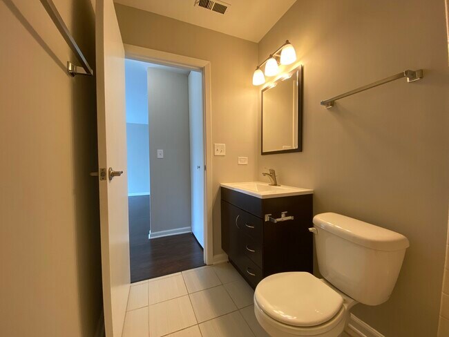 Building Photo - 1717 N Dayton St