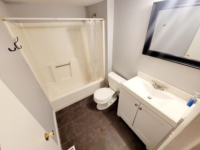 Building Photo - View this home today!  Great 4 bedroom & 1...