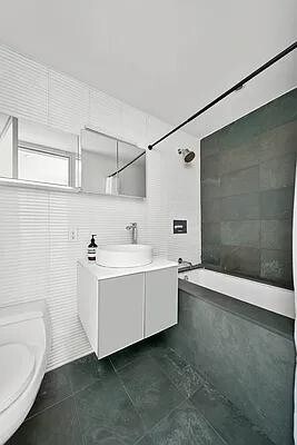 Foto del edificio - 425 E 13th St