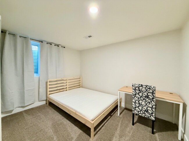 Foto del edificio - 9989 Dodge Dr