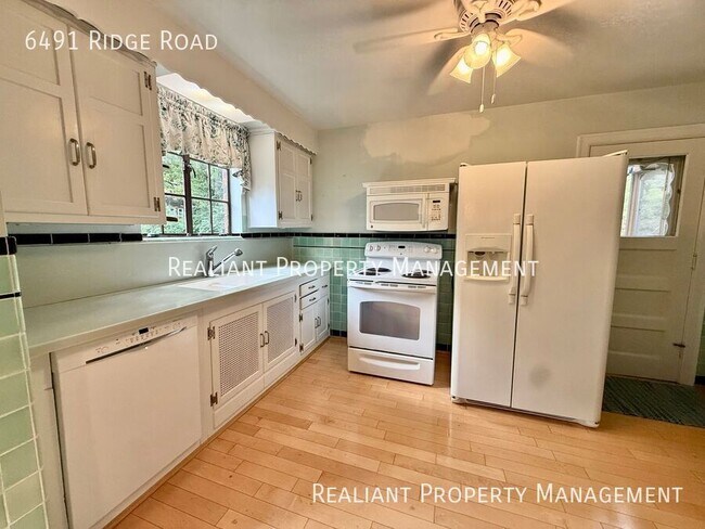 Foto del edificio - 6491 Ridge Ave