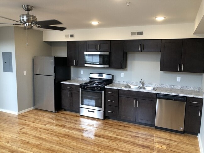 Foto del edificio - 421 N Brady St