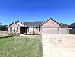 Building Photo - 557 Rossi St