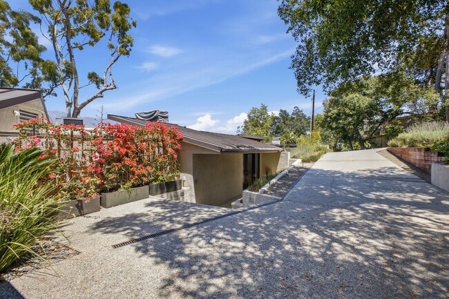 Building Photo - 1255 Rancheros Rd
