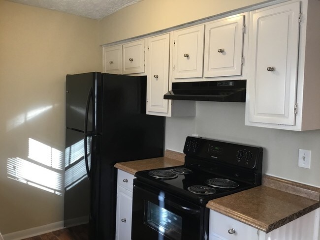 Building Photo - 3 Bedroom 2 Bath Home Move In Ready!!!