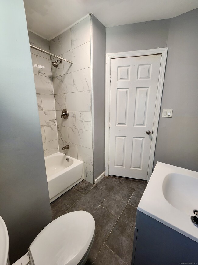 Building Photo - 980 Pembroke St