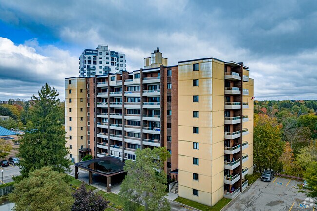 Photo du bâtiment - Sold - 671 Woolwich