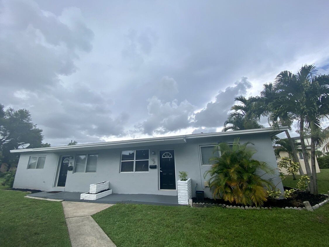 Duplex (2 unidades) - 5823 NW 37th St