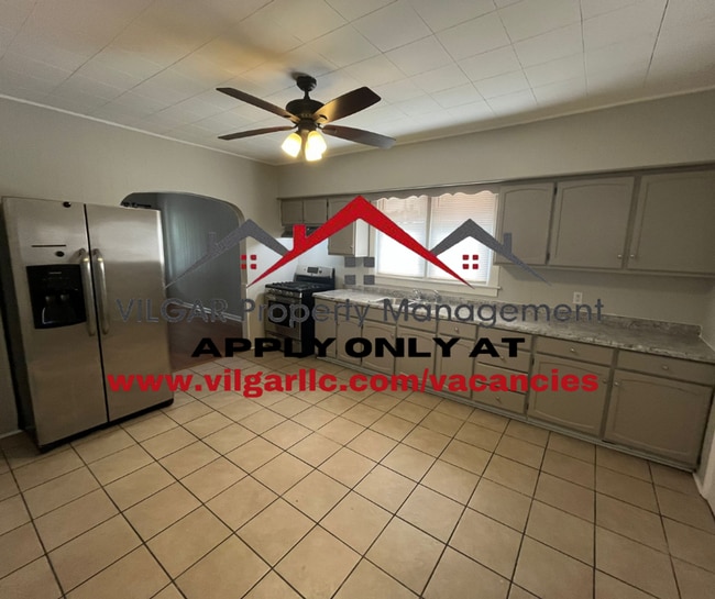 Building Photo - 2426 Schrage Ave