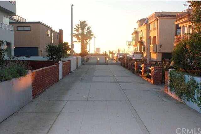Building Photo - 28 5th Ct