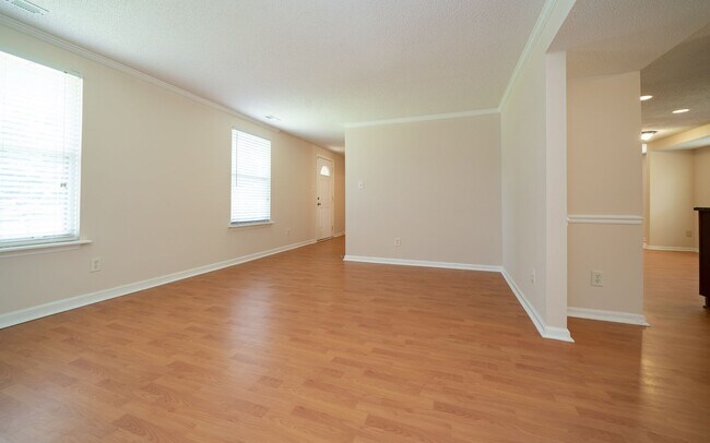 Foto del edificio - Spacious 3 bedroom home in desirable Durham!