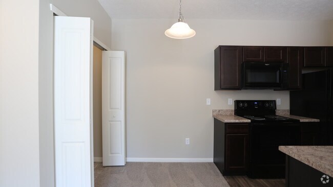 Dining Area - 1BR, 1BA - 685 SF - The Foxfire - Brook Lane Apartments