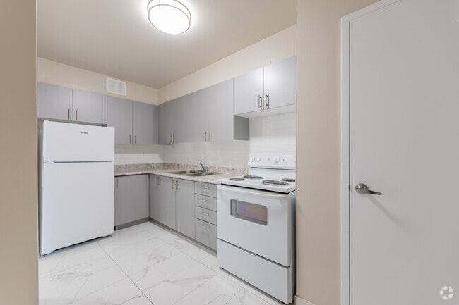 2 chambres, 1 salle de bain - 760 pi2 - Cuisine - 6161 Bathurst St