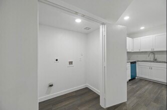 Building Photo - 7804 Crestview Dr