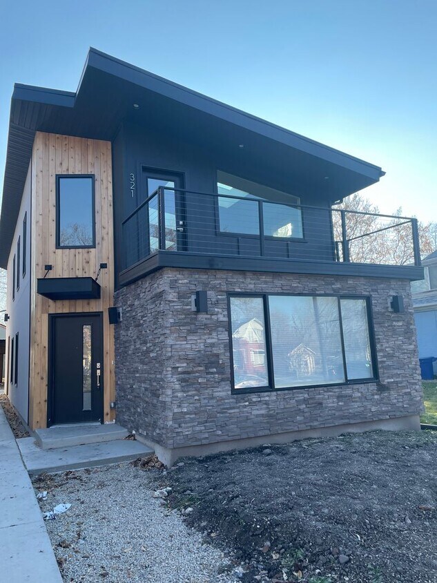 Primary Photo - Modern 2-Bedroom Single House in Salt Lake!