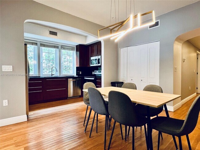 Foto del edificio - 215 Phoenetia Ave