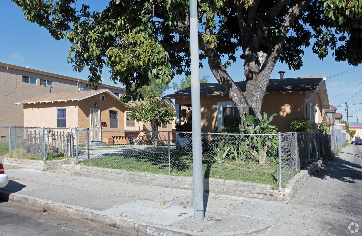 Building Photo - El Pueblo Apartments