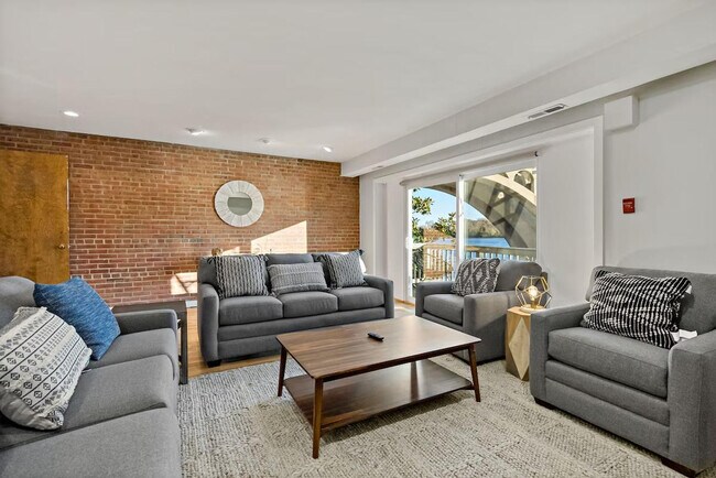 Foto del edificio - 3303 Water St NW