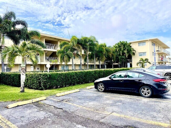 Foto del edificio - 1100 NE 1st Ct
