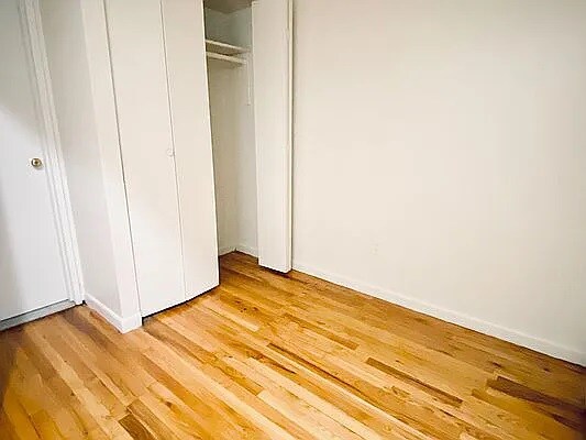 Building Photo - 433 W 45th St