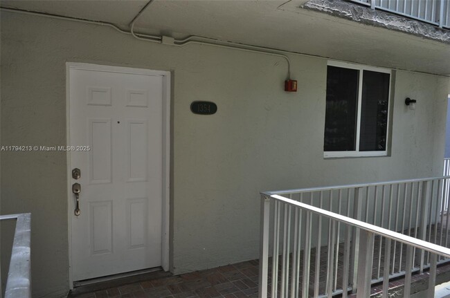 Foto del edificio - 10090 NW 80th Ct