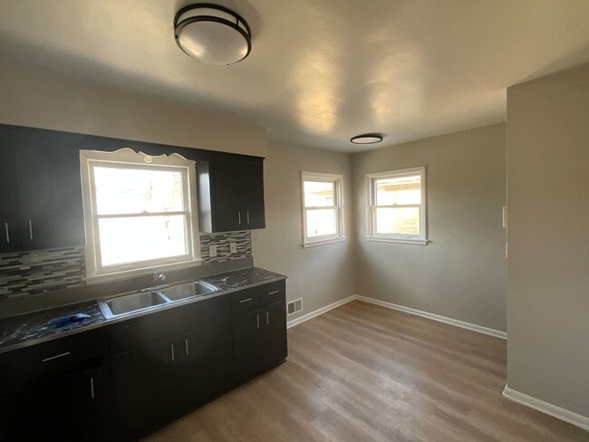 Building Photo - Beautifully Updated 4-Bedroom in Hampton Heights!