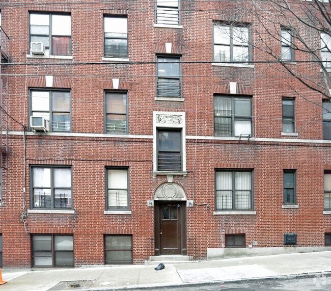 Building Photo - 2934 Valentine Ave