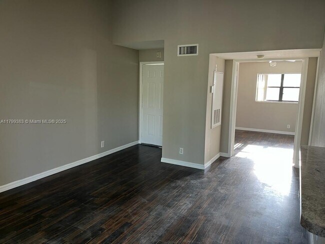 Foto del edificio - 4090 N Pine Island Rd