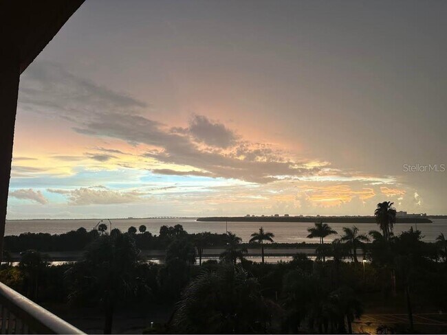 Foto del edificio - 7430 Sunshine Skyway Ln S