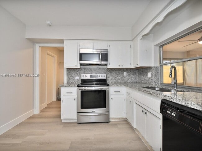 Foto del edificio - 8691 NW 16th St